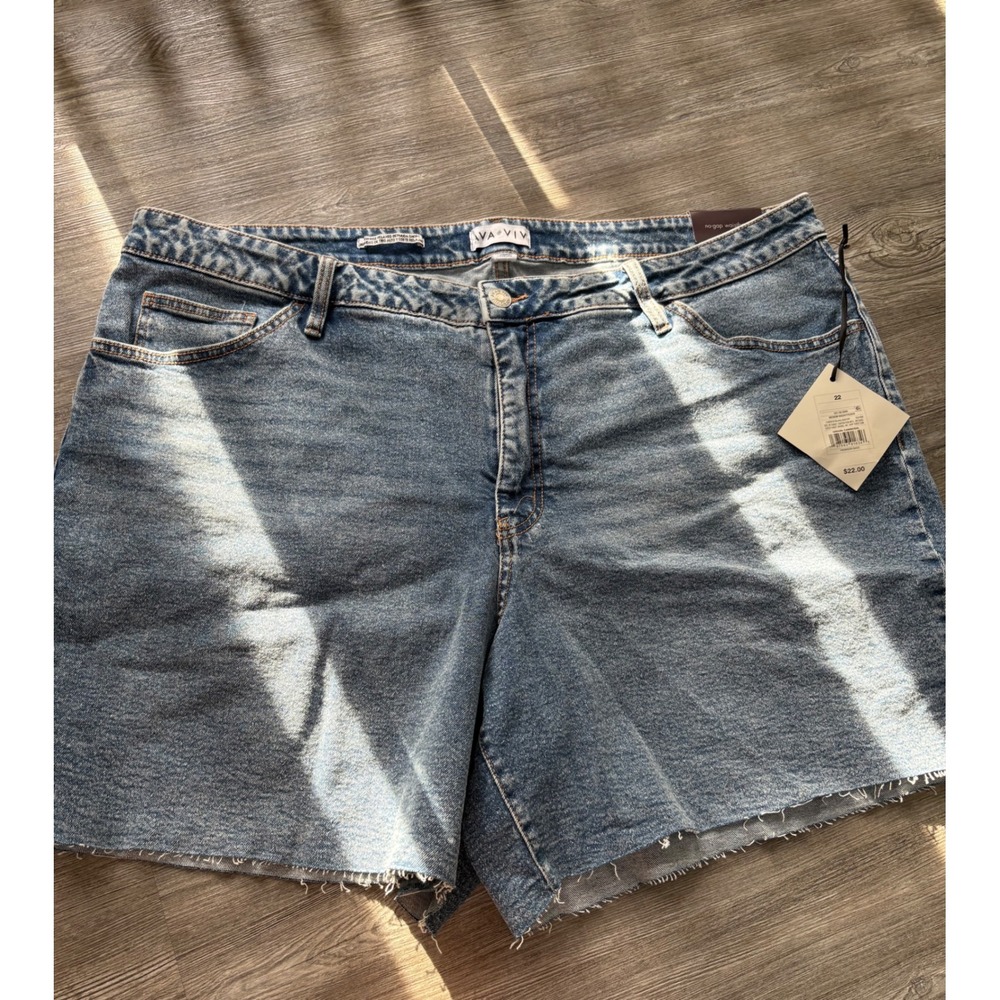 Ava & Viv Womens Plus Size 22W High-Rise Denim Midi Shorts Medium Wash Raw Hem